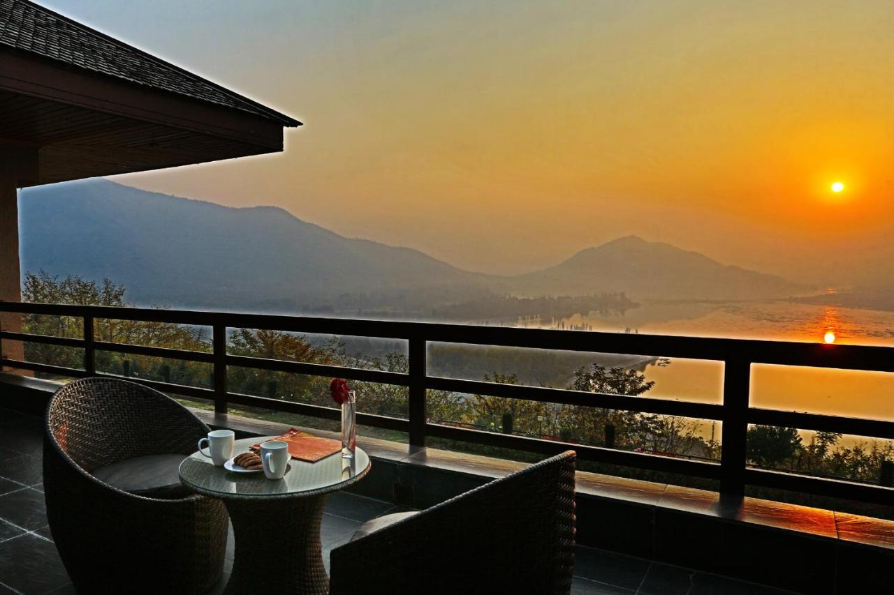 Taj Dal View Srinagar Hotel Ngoại thất bức ảnh