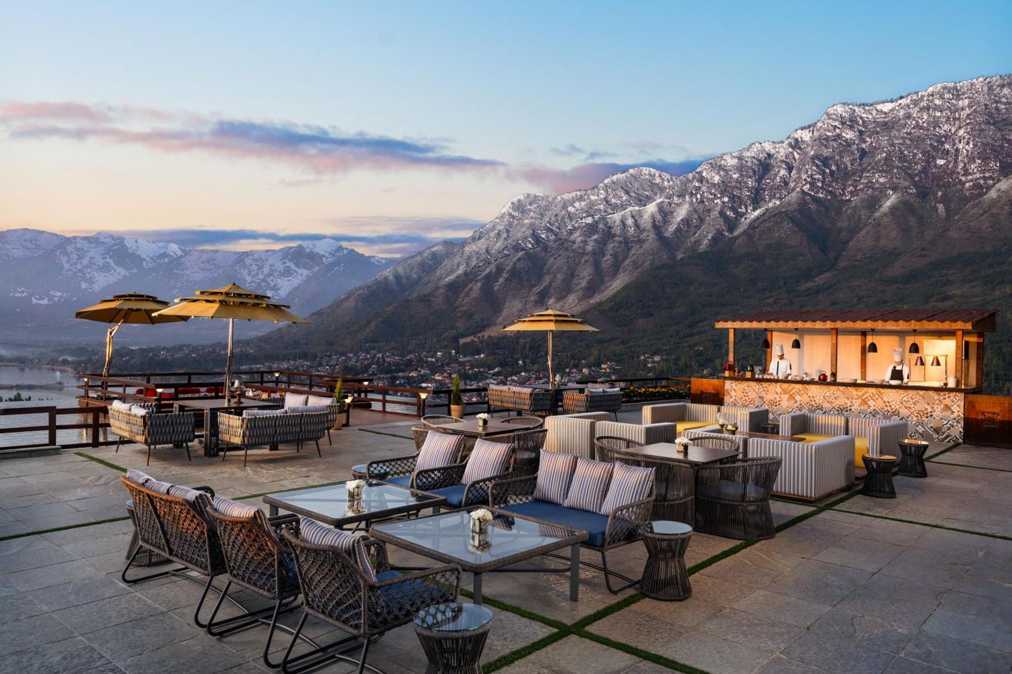Taj Dal View Srinagar Hotel Ngoại thất bức ảnh