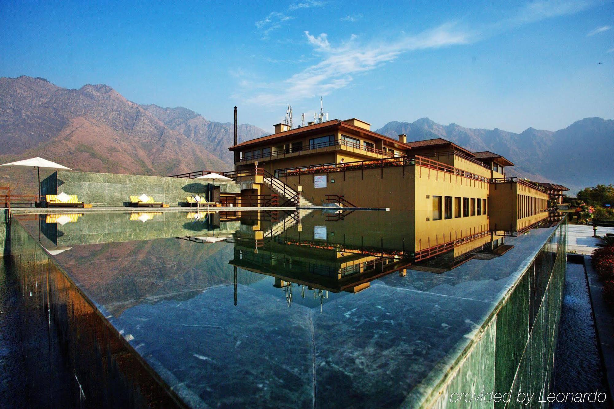 Taj Dal View Srinagar Hotel Ngoại thất bức ảnh