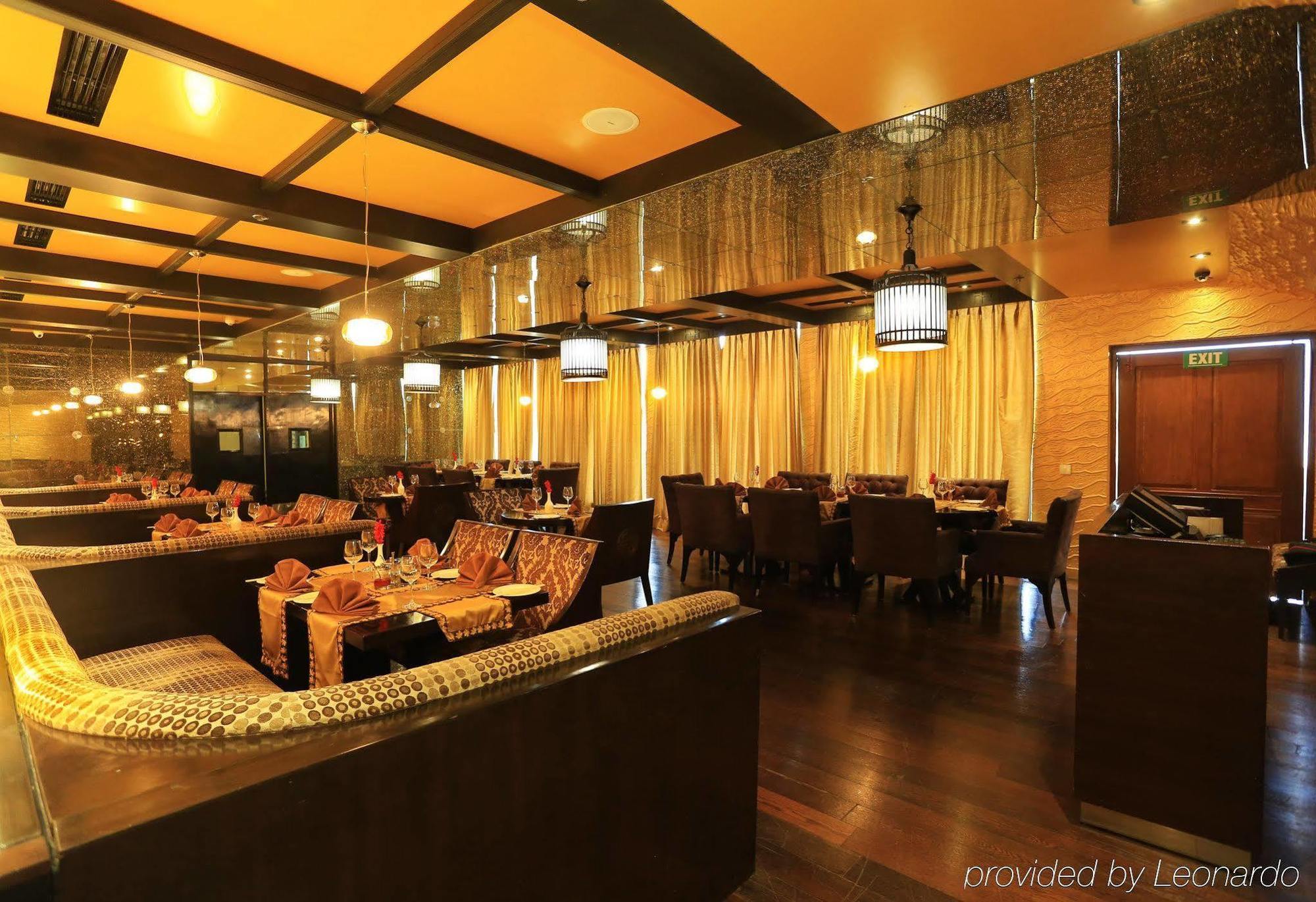 Taj Dal View Srinagar Hotel Ngoại thất bức ảnh