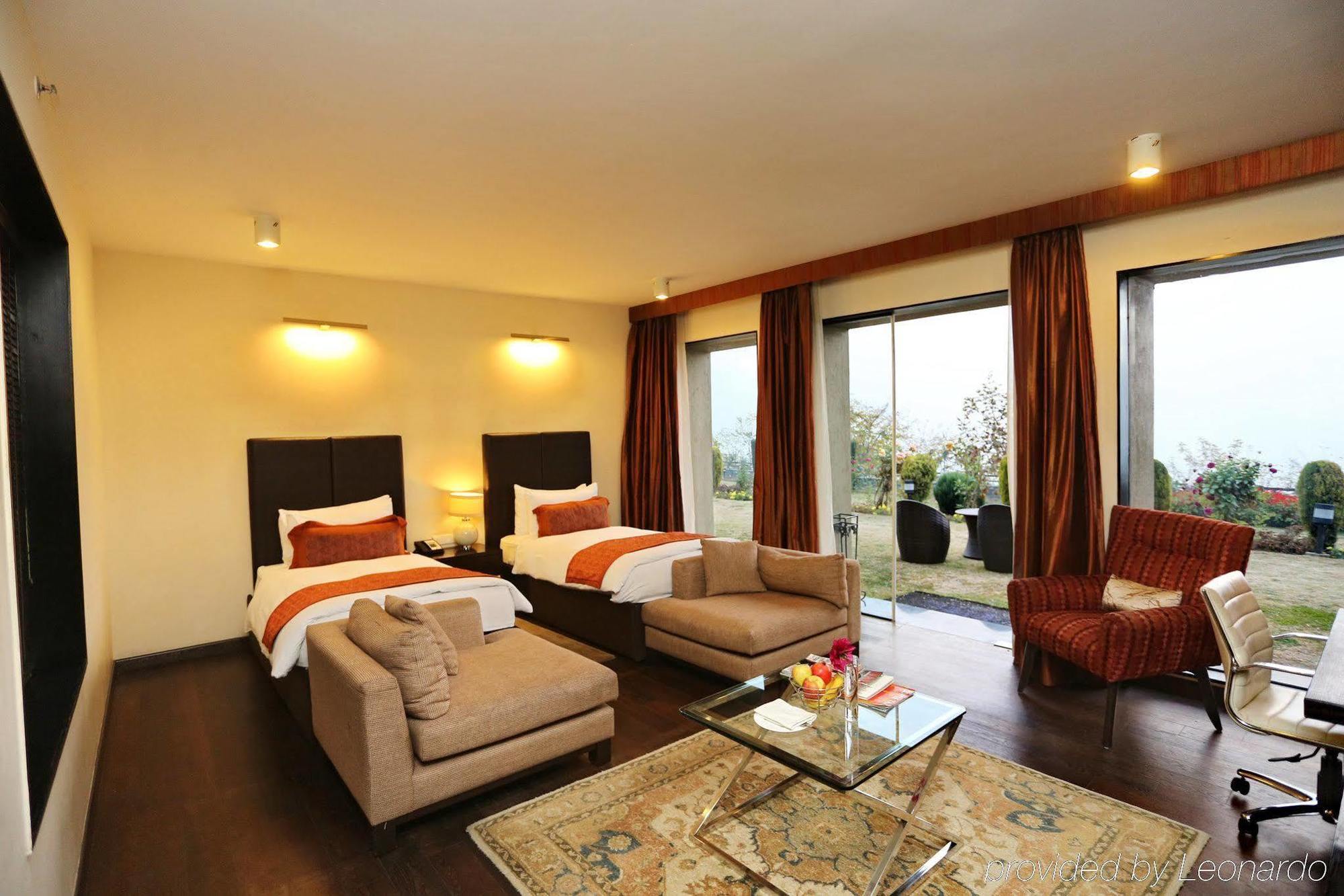 Taj Dal View Srinagar Hotel Ngoại thất bức ảnh